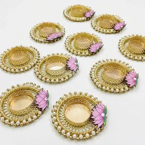 Portavelas Redondo Dorado con Cuentas de Perlas y Diseño de Flores Moradas para Decoración de Bodas y Hogar - Product Image 6