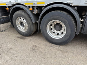 Camions semi-remorques d'occasion Volvo FM 460 6X2 HIAB 422-6 2AS, premier propriétaire, Euro 6, HIAB propre, en bon état - Product Image 2