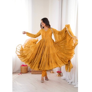 Conjunto Tradicional Étnico de Kurta/Kurti con Volantes para Mujer, Bordado con Espejos, Georgette Sintético de Secado Rápido, para Navratri, Eid y Fiestas - Product Image 1