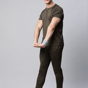 Conjunto Deportivo para Hombre, Color Verde Oliva, Corte Ajustado, Transpirable, Ecológico, Camiseta de Manga Corta para Entrenamiento y Pantalones Deportivos para Correr - Product Image 5