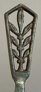 Ouvreur de bière en métal enduit de poudre grise parfait pour les accessoires de barman modernes et la préparation de boissons élégantes - Product Image 4