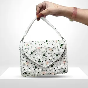 Sac de soirée de luxe brodé de perles – Pochette blanche ornée de perles pour mariages, soirées et cérémonies traditionnelles - Product Image 1