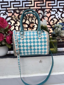 Sac à main Speedy en cuir sculpté à la main par un designer unique, motif damier bohème gypsy, couleur turquoise, sac à bandoulière pour femme - Product Image 5