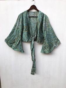 Crop top bohème en soie : manches cloche, lien à nouer - Tenue de plage pour festival - Product Image 5