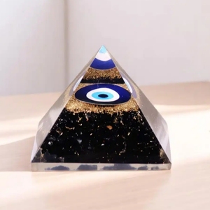 Pyramide d'Orgone Artisanale Premium en Tourmaline Noire, Portative, Anti-Mal, avec Pierre Précieuse Spirituelle, Objet de Collection Artistique, Mascotte, Gujarat - Product Image 1