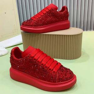 Baskets de créateur haut de gamme pour femme, en cuir véritable, à enfiler, avec perles et cristaux luxueux, pour la marche décontractée, logo personnalisé, rouge intégral - Product Image 5
