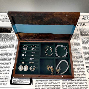 Caja de Joyería de Madera de Nogal Negro Natural y Resina Epoxi para Anillos, Pendientes, Pulseras, Colgantes y Dijes - Product Image 6