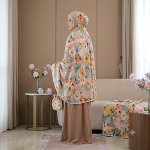 Vestido de Oración Musulmán de Lujo con Estampado Floral en Acuarela, Suave Rayón Premium, Conjunto Mukena con Ribete de Encaje y Bolsa con Cordón a Juego - Product Image 4