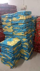 Housses de coussin carrées modernes en coton tissé uni avec plis perlés, fermeture éclair et broderie personnalisable pour la maison et l'intérieur d'hôtel - Product Image 2