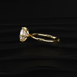 Elegante Anillo de Diamante Cultivado en Laboratorio con Corte Brillante Portugués de 2 Quilates, con Halo Oculto, Certificado IGI, Oro, Plata, Sostenible - Product Image 2