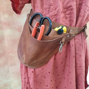 Cinturón de herramientas de floristería de cuero OEM de alta calidad, organizador de jardinería resistente, ajustable, con múltiples bolsillos, logotipo personalizado, calidad premium. - Product Image 1