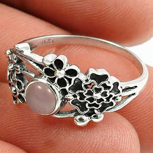 Bague en argent sterling 925 oxydé avec un design floral élégant, accompagnée d'une pierre précieuse en quartz rose taille ronde, bijoux bohèmes pour femmes - Product Image 2