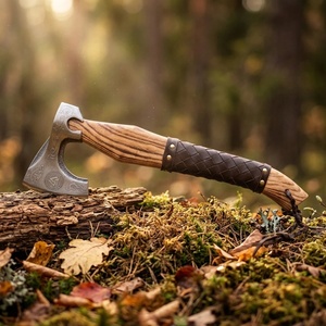 Hache artisanale de qualité supérieure en acier au carbone de qualité industrielle, manche en bois, étui en cuir, couteaux de chasse en cuir à motif pour l'extérieur - Product Image 1