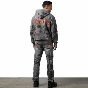 ชุดเซ็ตเสื้อฮู้ดดี้กราฟิกวินเทจ Y2K สีเทาประดับคริสตัลพร้อมกางเกงขาบานผ้าฟลีซหนานุ่ม สไตล์สตรีทแวร์สำหรับผู้ชาย พร้อมโลโก้แบบกำหนดเอง - Product Image 6