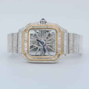 Reloj de Cuarzo de Acero Inoxidable Plateado de Lujo con Diseño Personalizado de Alta Calidad, Completamente Adornado con Diamantes Moissanite de Corte Baguette - Product Image 1