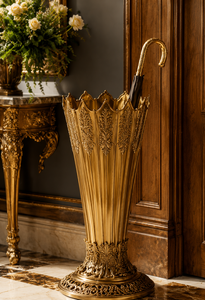 Paragüero de Latón Antiguo con Tallado Ornamental y Base de Pata de León para Decoración de Vestíbulo de Hotel - Product Image 4