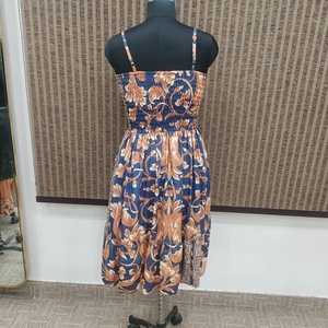 Robe mi-longue trapèze en coton mélangé tissé à imprimé floral bohème pour femme, avec volants et taille élastique, idéale pour l'été et les tenues décontractées - Product Image 2