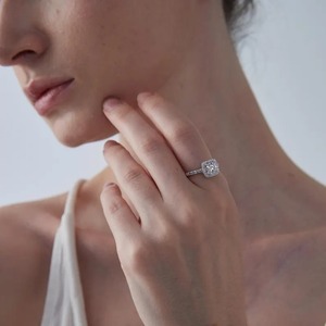 แหวนเพชรแท้ทรงคลาสสิกยอดนิยมสำหรับงานหมั้น วันครบรอบ และของขวัญสำหรับเจ้าสาว มีจำหน่ายในราคาขายส่ง - Product Image 2