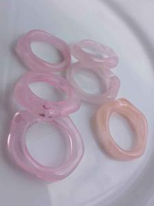 Bagues en résine faites à la main par des artisans – Bijoux tendance pour femmes, parfaits pour les occasions décontractées, la plage et les soirées – Commandes en gros - Product Image 4