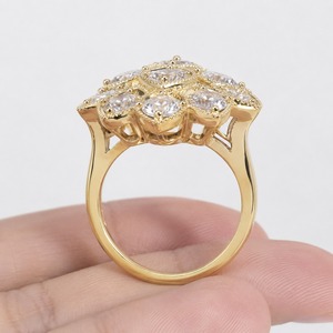 แหวนหมั้นเพชรทรงกลมเจียระไนแบบวินเทจประดับดอกไม้ทองคำ 18K สำหรับผู้หญิง เครื่องประดับเจ้าสาวชั้นดี - Product Image 2