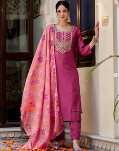 Conjunto de Kurta, Pantalón y Dupatta Bordados para Mujer – Ropa Étnica de Diseñador - Product Image 5