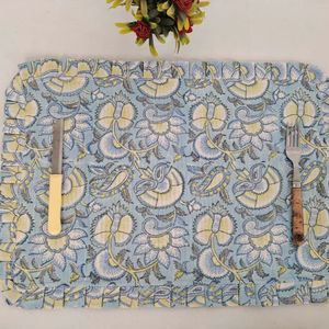 Manteles Individuales Rectangulares Modernos de Color Azul Claro, 100% Algodón, Personalizables, con Estampado Floral a Mano, con Volantes, Reutilizables, para Decoración de Banquetes, Hogar y Cocina - Product Image 1