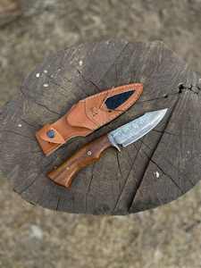 Couteau de poche multifonctionnel en acier Damas de Jahangir Enterprise, pour le camping et la chasse, avec étui en cuir, service OEM personnalisé de haute qualité - Product Image 2