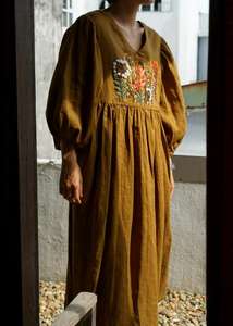 Vestido maxi tejido ecológico estilo bohemio con cuello en V, manga larga, corte regular, informal, de verano, con botones. - Product Image 1