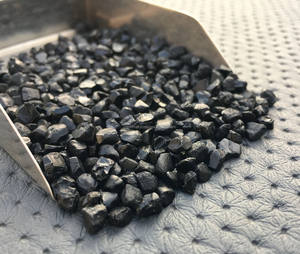 พลอยสปินเนลสีดำธรรมชาติขนาด2-4มม. 50ชิ้นอัญมณีสปินเนลสีดำแบบหยาบป้องกันอัญมณีหลวม - Product Image 3