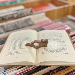 Soporte de Páginas de Libro de Madera Ecológico Hecho a Mano con Acabado Pulido, Forma Personalizada, Soporte para Pulgar, Adorno de Escritorio, Accesorio de Lectura - Product Image 2