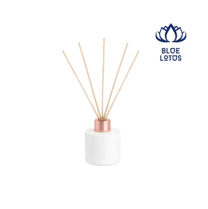 Diffuseur de parfum BLUE LOTUS FARM, ensemble de bâtonnets en rotin naturel, bouteille cylindrique blanche, collier en or rose, sans alcool, sans plomb - Product Image 1