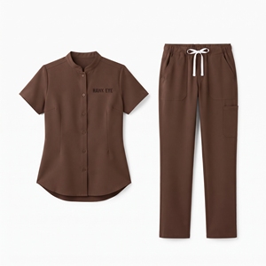 Ensemble de blouses médicales marron pour femmes avec haut boutonné et pantalon à cordon de serrage pour uniformes d'infirmières d'hôpital - Product Image 1