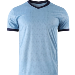 Nouvel Arrivage Ensemble de Maillot de Foot Homme Bleu Clair en Polyester avec Impression par Sublimation, Respirant, Col en V, Manches Courtes, Bordure Bleu Marine - Product Image 2