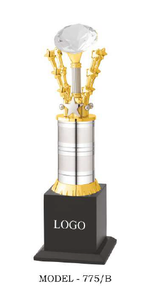 Trophée en métal avec dessus en cristal et design étoile, modèle 775 A B C, pour événements sportifs, avec base en bois noir - Product Image 5