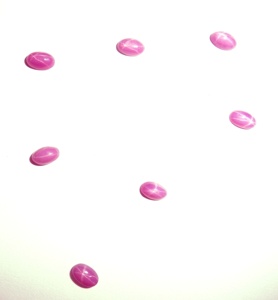 Rubis étoilé ovale 3x5mm 0,5 carat, cabochon poli créé en laboratoire avec effet étoile à 6 branches pour la fabrication de bijoux - Product Image 2