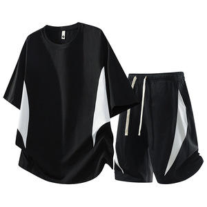 Ensemble deux pièces de luxe haut de gamme respirant avec broderie de logo personnalisée OEM, t-shirt à manches courtes et short, prix usine Chine - Product Image 3