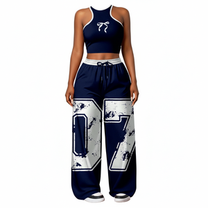 ชุดเซ็ตสตรีทแวร์ผู้หญิงสองชิ้น เสื้อครอปท็อปและกางเกงจ็อกเกอร์ พิมพ์ลายกราฟิกตามสั่ง ชุดวอร์มแฟชั่นขายส่ง ชุดคอร์ดเซ็ต - Product Image 1