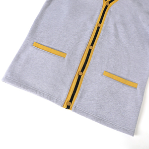 Cardigan en tricot gris Alpha de la Fraternité, en molleton de coton, avec broderie grecque et lettres APA, pull unisexe à col en V, style universitaire - Product Image 3