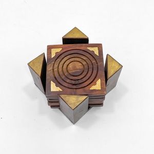 Juego de Posavasos Redondos de Resina y Madera con Incrustaciones de Latón, Estilo Lujoso, Duradero, 100 mm de Diámetro, 10 mm de Grosor, Marca Live Edge Studio - Product Image 5