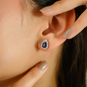 Boucles d'oreilles clous halo en or blanc 18 carats véritable, saphir bleu et diamant, forme poire, bijoux minimalistes simples, fournisseur de bijoux haut de gamme les plus vendus - Product Image 6
