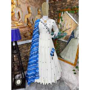 ชุดเดรสแฟชั่นผ้าจอร์เจียปักลายพื้นสีขาว - Product Image 6