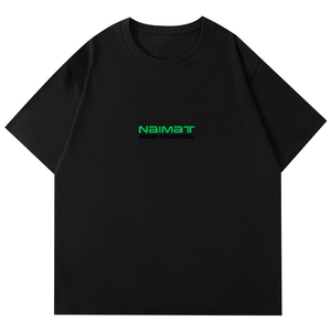 เสื้อยืดแขนสั้นสีดำสำหรับผู้ชาย แบรนด์ Naimat ทรงปกติ คอกลม ผ้าคอตตอนเจอร์ซีย์ พิมพ์ลายตัวอักษร สไตล์ลำลอง - Product Image 1