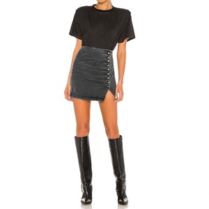 Mini-jupe en jean taille haute asymétrique pour femme, boutonnée sur le devant, unie, délavée, style décontracté - Product Image 2