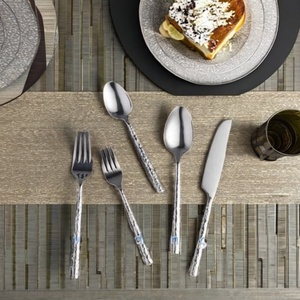 Juego de Cubiertos de Lujo de Diseño Martillado 18/10 al por Mayor, 5 Piezas, Acero Inoxidable 304, Pulido Espejo, Moderno, Forjado, Reutilizable, para Bodas - Product Image 1