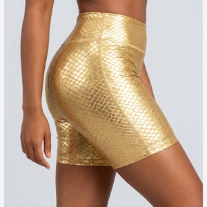 Shorts adhérents pour pole dance pour femmes, offrant une adhérence sûre, un tissu doux et respirant, un confort extensible et une mobilité flexible. - Product Image 3