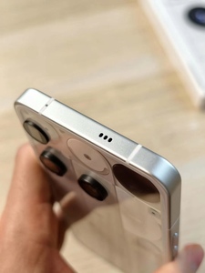 Nothing Phone (3) สมาร์ทโฟน 5G ระบบปฏิบัติการ Android 13 หน้าจอ AMOLED กล้องหลัง 48MP เซ็นเซอร์ลายนิ้วมือ รองรับซิมคู่ - Product Image 2