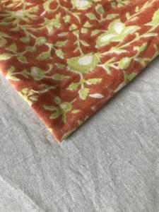 Tela de Algodón Estampada a Mano con Diseño de Enredaderas Florales |   Textiles Étnicos Indios - Product Image 3