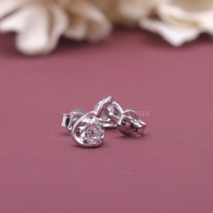 Pendientes de botón redondos con diamantes cultivados en laboratorio certificados por IGI, engastados en plata de ley 925 maciza |   Pendientes Minimalistas de Diamantes - Product Image 4