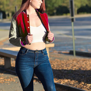 Veste courte universitaire pour femme, style Letterman, rouge et beige, avec manches en similicuir, vêtement d'extérieur décontracté, mode streetwear pour femme - Product Image 2