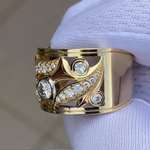 Anillo de Aniversario de Diseño Único con Biseles Anchos de Dos Tonos y Diamantes de Moissanita Redondos de Corte Brillante Estilo Vintage - Product Image 6